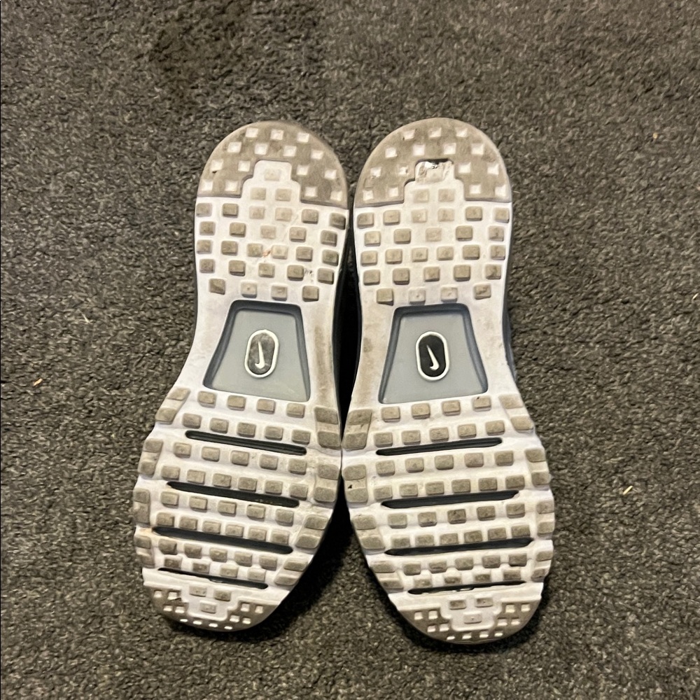 Nike Airmax Light Gray and white Running Shoes - Picture 6 of 9